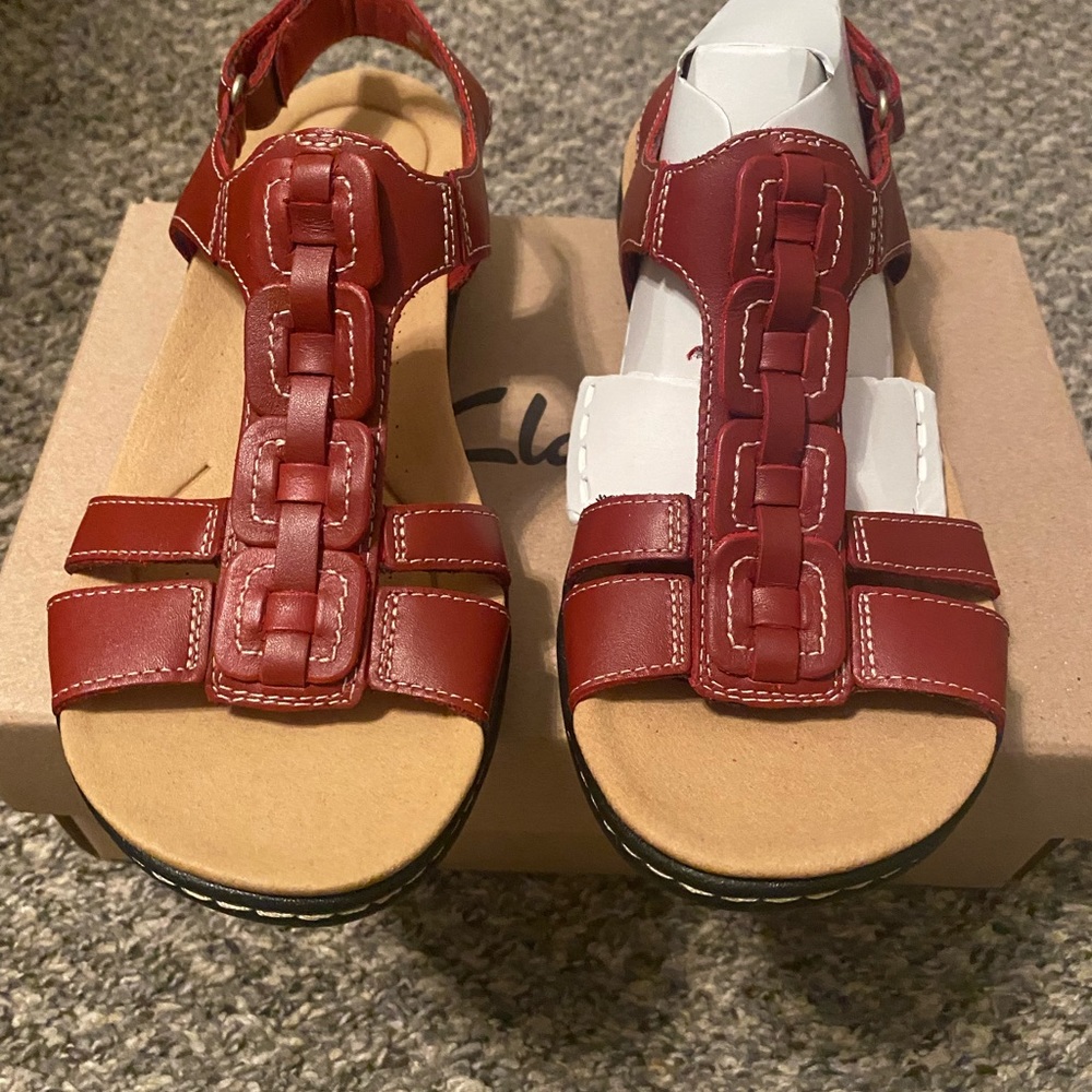 Womens Clarks US Size 7 M Red Leather Laurieann Kay Sandals